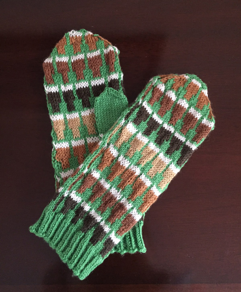 Knitted mittens in shades of brown and green