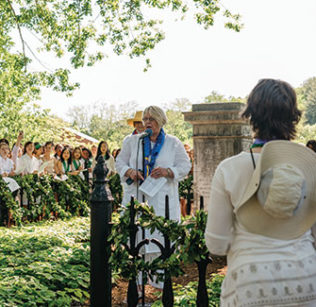Acting President Sonya Stephens speaks during the laurel chain ceremony at Mary Lyon’s grave in May. Photo by Deirdre Haber Malfatto